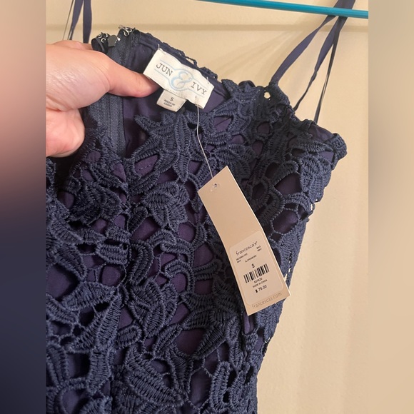 Francesca’s BNWT Lana Lace MIDI Dress Size Small, Navy - Picture 5 of 5